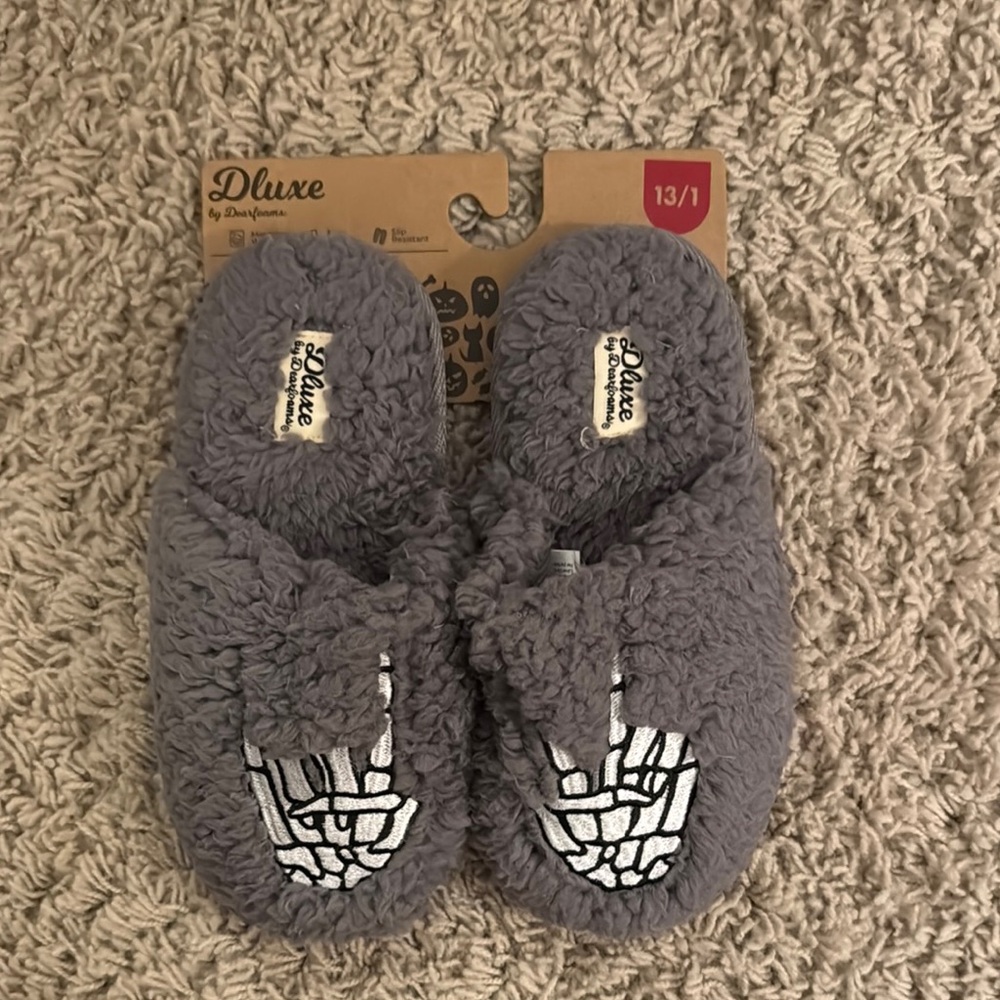 Dearfoams Kids Slippers in Gray